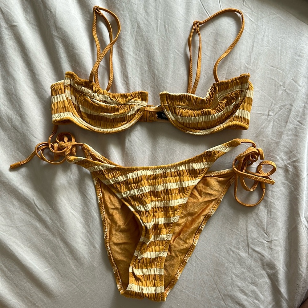 Triangl Bikini Set